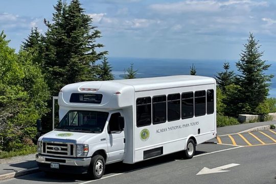 Narrated Bus Tour of Bar Harbor and Acadia National Park (Classic - 2.5 Hours)